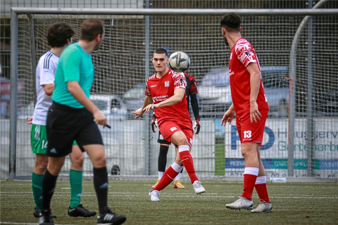 Die TSG Backnang baut im Spiel gegen Offenburg auf ihre Heimstärke In den nächsten Monaten nicht mehr am Ball: Robin Schwemmle. Wegen einer schweren Knieverletzung fällt er lange aus. Foto: Alexander Becher