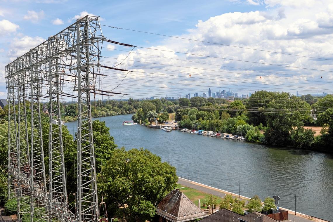 Stabile Versorgung auch in Krisenzeiten In den Netzausbau will die Süwag künftig kräftig investieren. Foto: Süwag