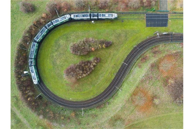 In den Regionalverkehr soll deutlich mehr Geld fließen. Foto: Julian Stratenschulte/dpa