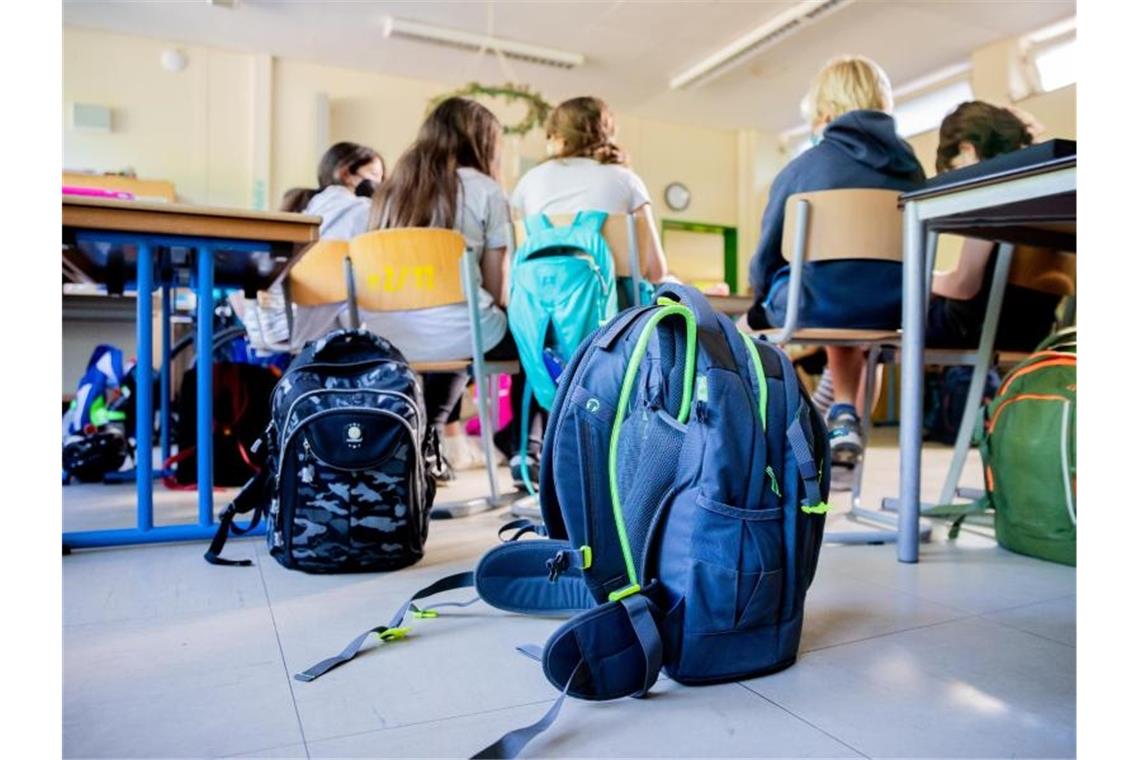 In den Schulen soll im Regelbetrieb unterrichtet werden - unabhängig davon, ob Schülerinnen und Schüler geimpft sind oder nicht. Foto: Christoph Soeder/dpa