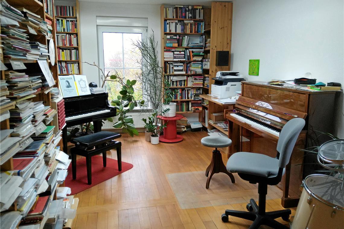 Freie Musikschulen in Backnang und Umgebung fürchten Steuerreform In den Schulferien ist hier nicht viel los: Die freie Musiklehrerin Monika Ionescu unterrichtet in diesem Raum zahlreiche Schüler und Schülerinnen aus dem Raum Backnang am Klavier oder beispielsweise in Musiktheorie. Foto: privat