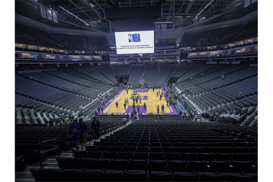 In den USA gehen dem Sport duch die Corona-Krise Milliarden verloren: Leeres Basketball-Stadion. Foto: Paul Kitagaki Jr./ZUMA Wire/dpa