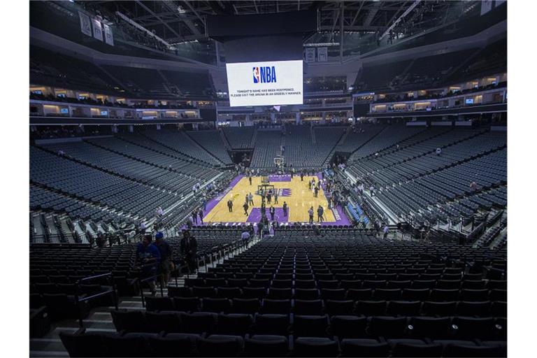In den USA gehen dem Sport duch die Corona-Krise Milliarden verloren: Leeres Basketball-Stadion. Foto: Paul Kitagaki Jr./ZUMA Wire/dpa