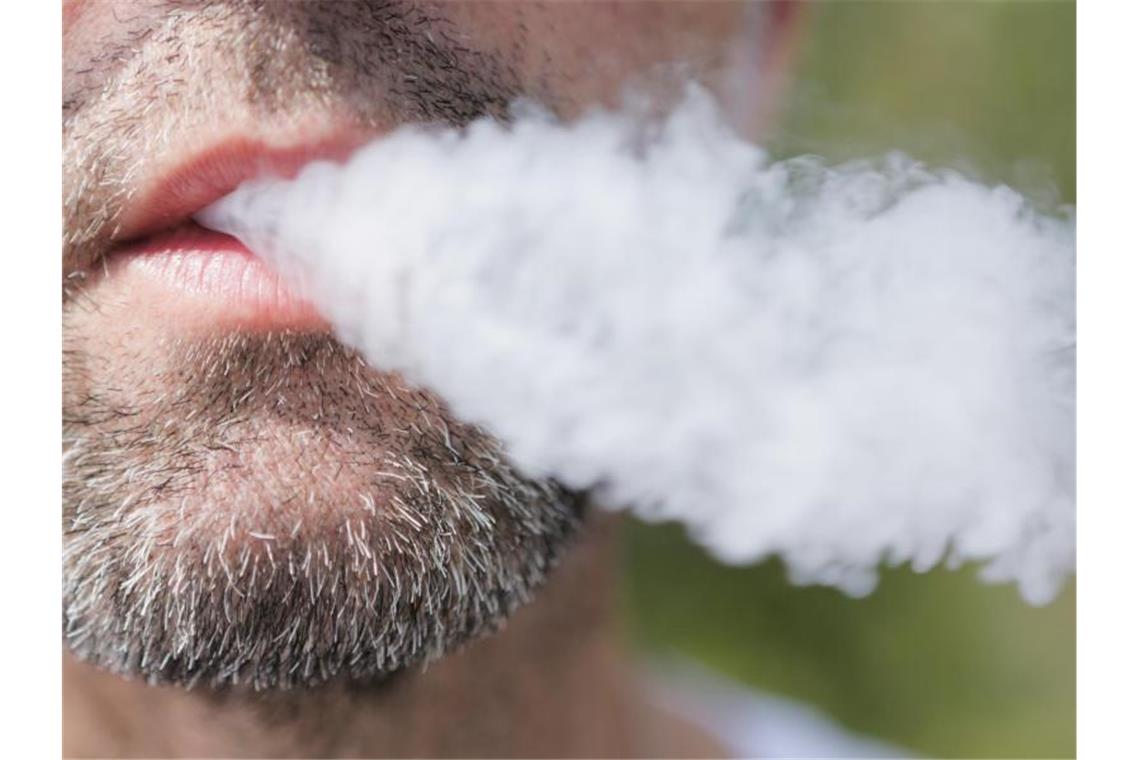 In den USA gibt es immer mehr Meldungen ungeklärter Lungenerkrankungen, die nach dem Konsum von E-Zigaretten auftreten. Foto: Lisa Ducret