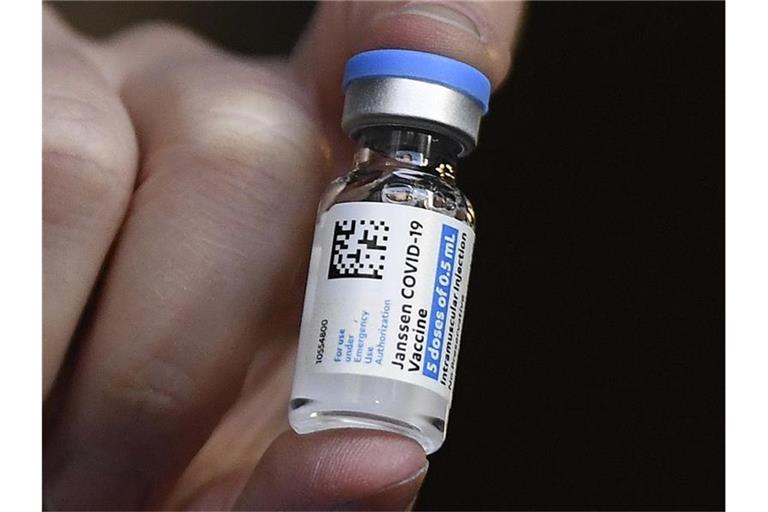 In den USA werden Corona-Impfungen mit dem Impfstoff Johnson & Johnson wieder aufgenommen. Foto: Jessica Hill/AP/dpa