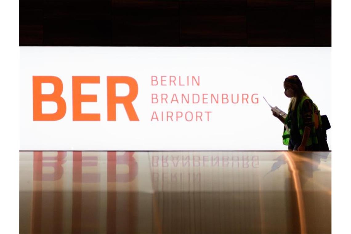 Mehdorn: BER wird Wirtschaftsmotor für Berlin/Brandenburg In den vergangenen Jahren sind sechs Eröffnungstermine für den drittgrößten deutschen Flughafen geplatzt. Foto: Soeren Stache/dpa-Zentralbild/dpa