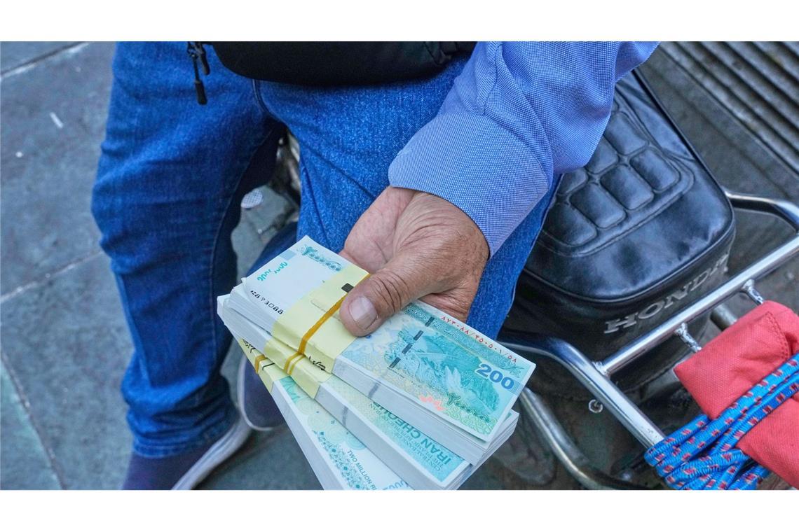 In den vergangenen zehn Jahren hat der Rial 97 Prozent seines Wertes gegenüber dem Euro eingebüßt. (Archivbild)