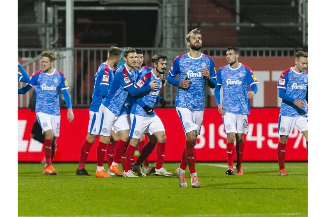 In der 2. Liga Aufstiegskandidat, gegen Bayern im Pokal Underdog: Holstein Kiel. Foto: Frank Molter/dpa