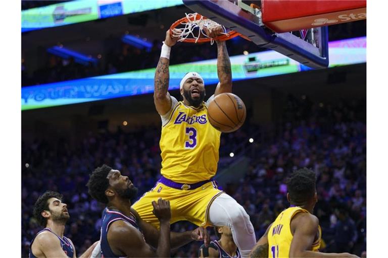 In der Abwesenheit von LeBron James überragte Anthony Davis mit 31 Punkten und zwölf Rebounds gegen die 76ers. Foto: Chris Szagola/FR170982 AP/dpa