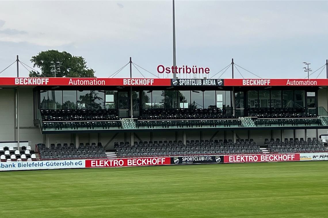 Weltrekordtheke aus Oppenweiler? In der Arena des Drittligisten SC Verl können die Fans nun an der vielleicht längsten Stadiontheke der Welt Platz nehmen. Fotos: 3H GmbH