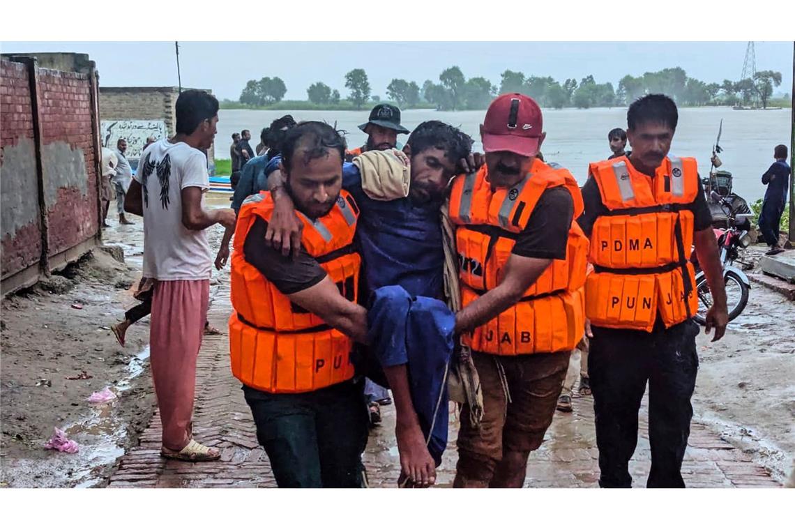 Fluten in Pakistan: 800 Tote und Zehntausende evakuiert In der bevölkerungsreichsten Provinz Punjab mussten Zehntausende Menschen ihre Dörfer verlassen. (Foto Handout)