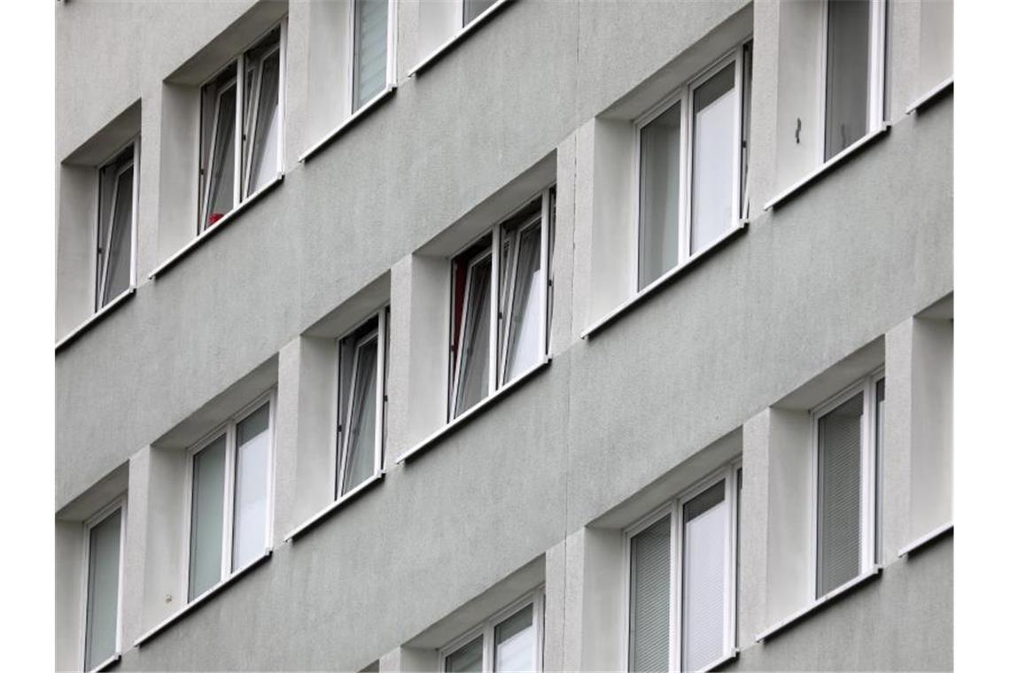 In der Bundesregierung werden bereits Hilfen für Mieter erwogen, die wegen der Corona-Krise ihre Wohnungsmiete nicht mehr zahlen können. Foto: Bernd Wüstneck/dpa