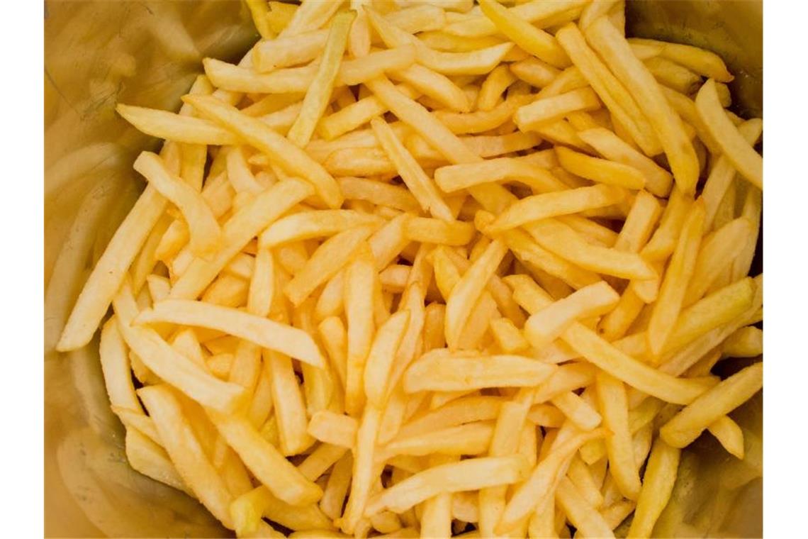 Analyse: Corona-Krise stoppt Pommes-Markt In der Corona-Krise kaufen viele Verbraucher lieber Bio-Produkte als Pommes. Foto: Julian Stratenschulte/dpa
