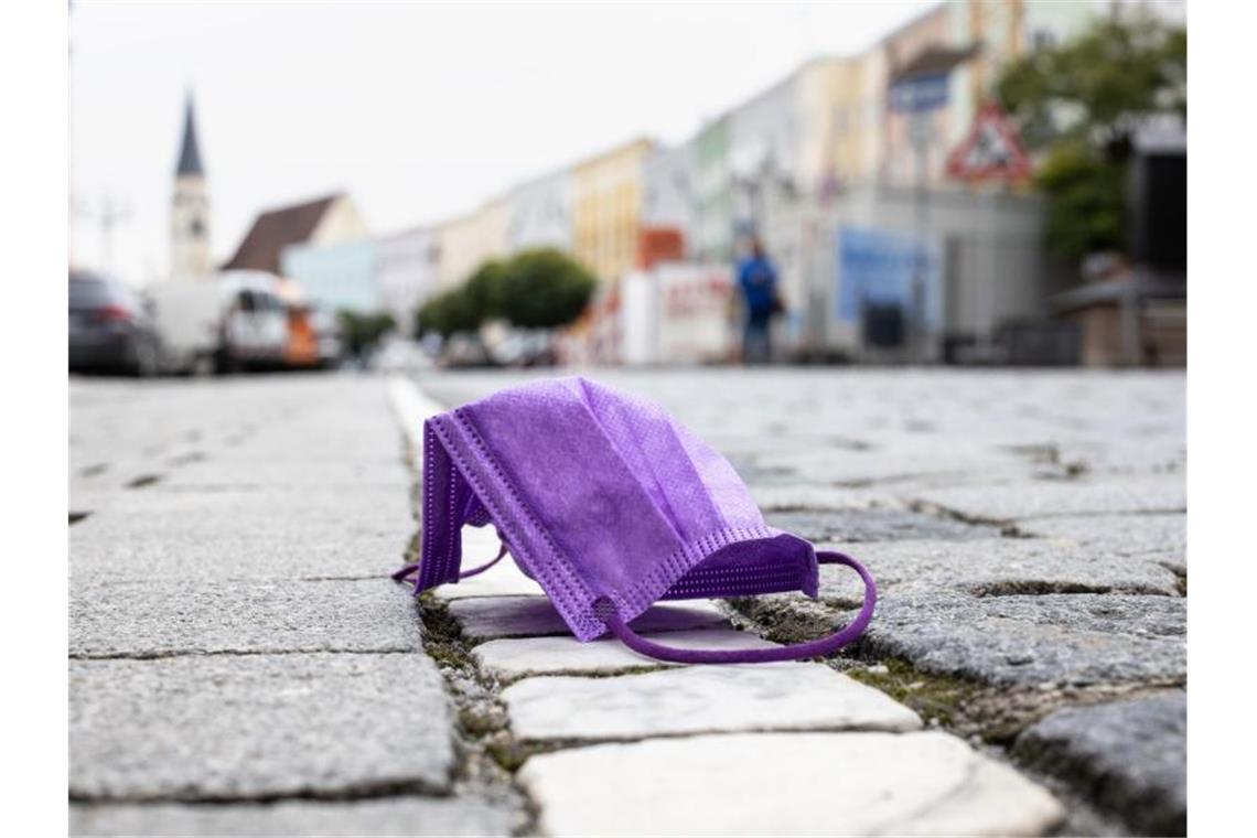 In der Debatte um die künftige Rechtsgrundlage für Corona-Maßnahmen wie Masken- und Kontaktregeln bis in den Winter haben SPD, Grüne und FDP gemeinsame Vorschläge vorgelegt. Foto: Matthias Balk/dpa