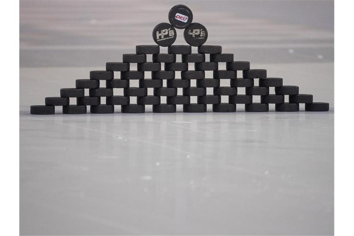 Infektionen, Ausfälle, Sorgen: Der Sport im Omikron-Griff In der Deutschen Eishockey Liga (DEL) ist es coronabedingt zu Spielabsagen gekommen. Foto: Sebastian Gollnow/dpa