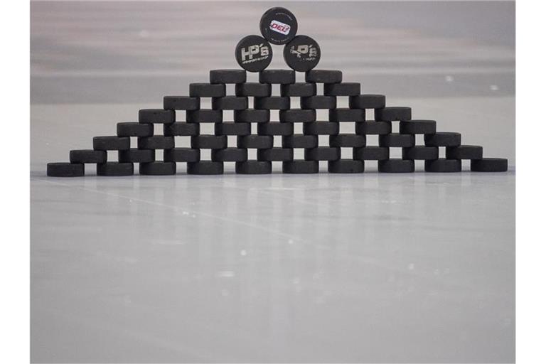 In der Deutschen Eishockey Liga (DEL) ist es coronabedingt zu Spielabsagen gekommen. Foto: Sebastian Gollnow/dpa