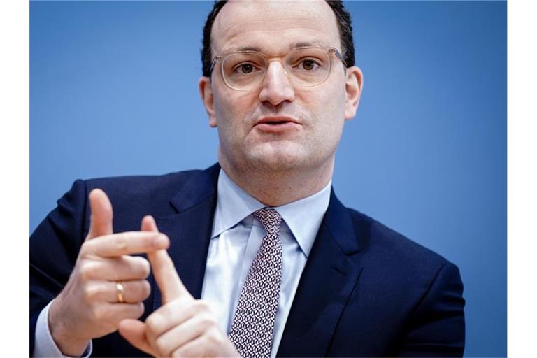 In der Diskussion um die Reihenfolge der Covid-19-Impfungen hat Gesundheitsminister Jens Spahn um Verständnis für die derzeitige Impfstrategie geworben. Foto: Kay Nietfeld/dpa