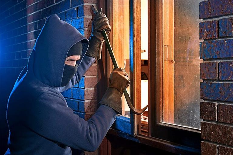 In der dunklen Jahreszeit sind Einbrecher besonders aktiv. In der Nacht gab es einen Einbruchsversuch in Strümpfelbach. Foto: stock.adobe/C Delbert