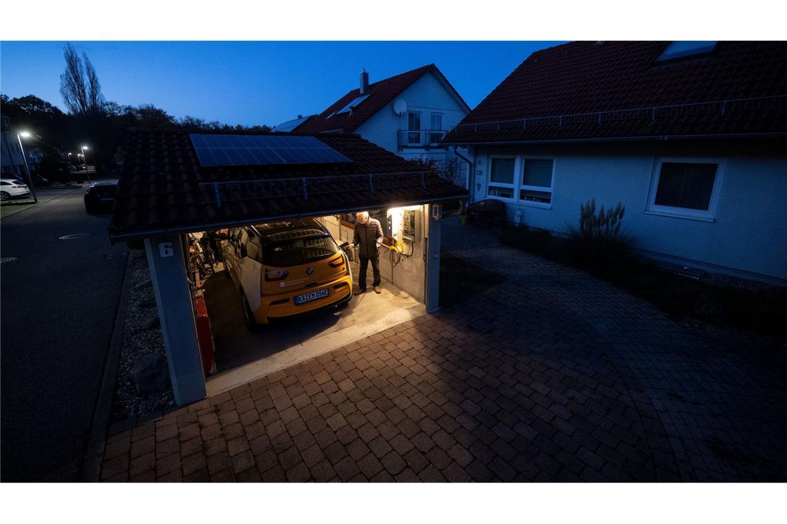 In der eigenen Garage laden ist vergleichsweise einfach. (Archivbild)