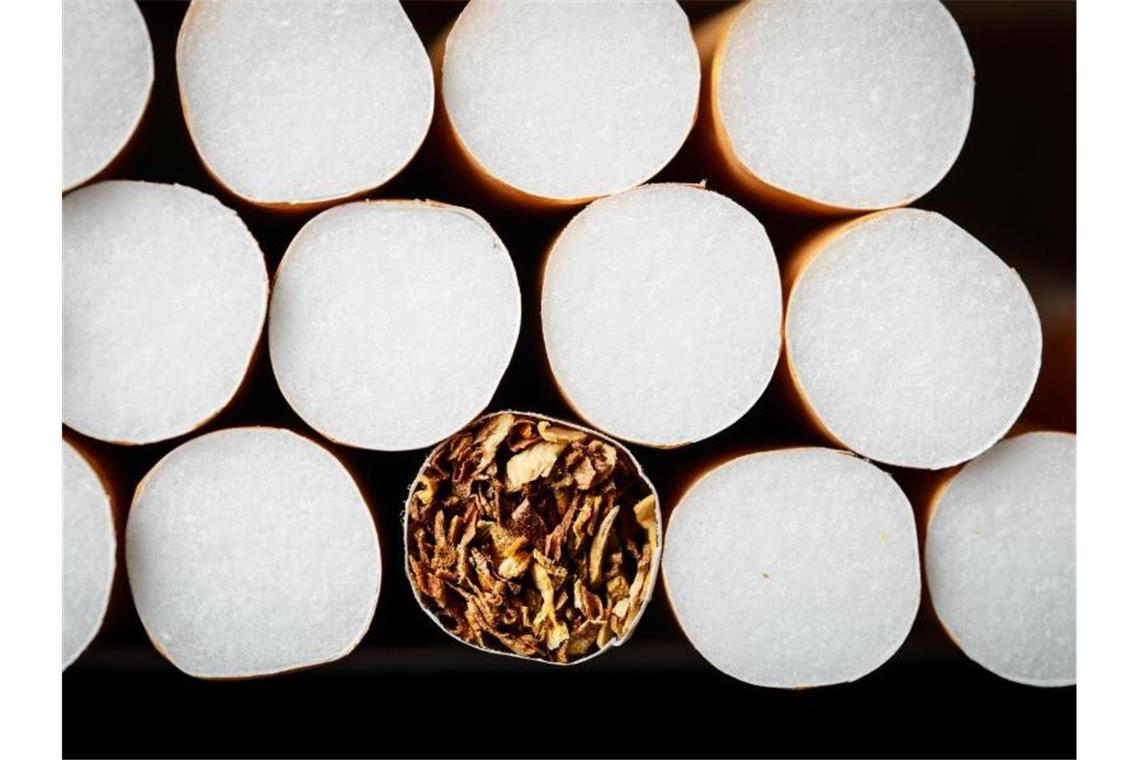 In der EU war vor rund einem Jahr ein Verkaufsverbot für Zigaretten und Drehtabak mit charakteristischen Aromen in Kraft getreten. Foto: picture alliance/dpa/Symbolbild