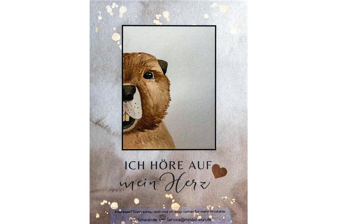 Mutmachkarten aus Backnang als abendliches Ritual In der Familie hat jeder eine Lieblingskarte: Der Biber ist der Favorit der Künstlerin.