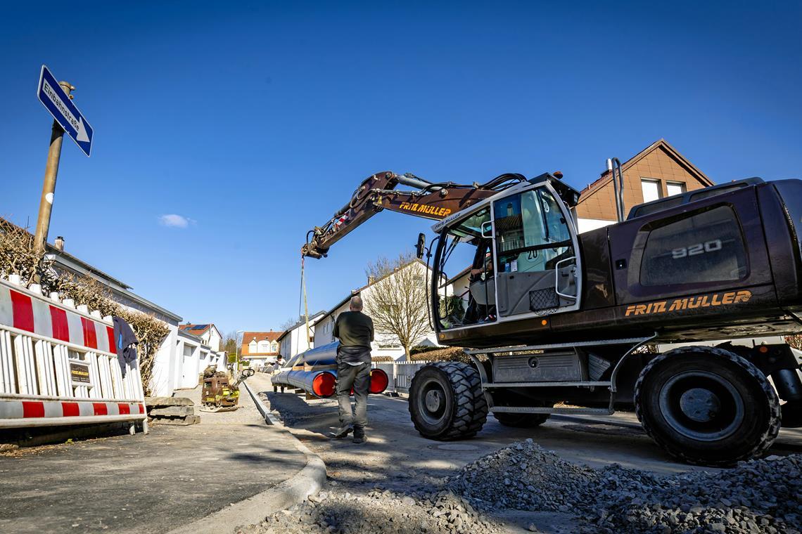 Baustellen in Backnang kommen gut voran In der Frankfurter Straße werden in der nächsten Woche neue Abwasserrohre verlegt. Foto: Alexander Becher