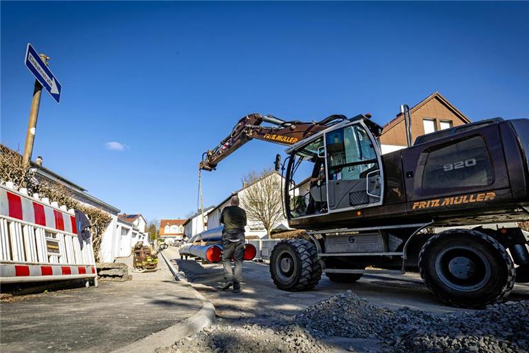 In der Frankfurter Straße werden in der nächsten Woche neue Abwasserrohre verlegt. Foto: Alexander Becher