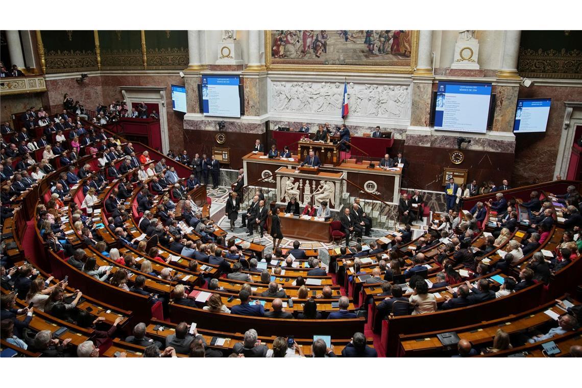 Frankreich sucht nach Regierungssturz neuen Premier In der französischen Nationalversammlung gibt es keine klaren Mehrheitsverhältnisse.