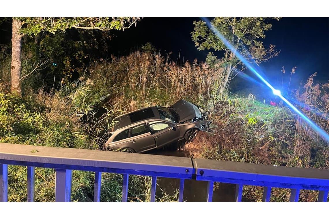 In der Gemeinde Dietingen wurde ein Autofahrer nach einem Sturz in den Schwarzenbach vermisst. Eine Wärmebildkamera half dabei, den Mann rund 100 Meter entfernt zu finden.