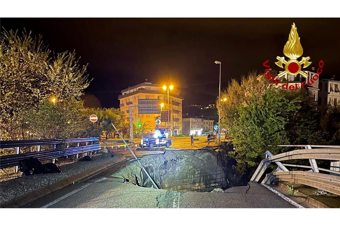 Aufräumen nach Unwettern in Italien - Gefahr nicht gebannt