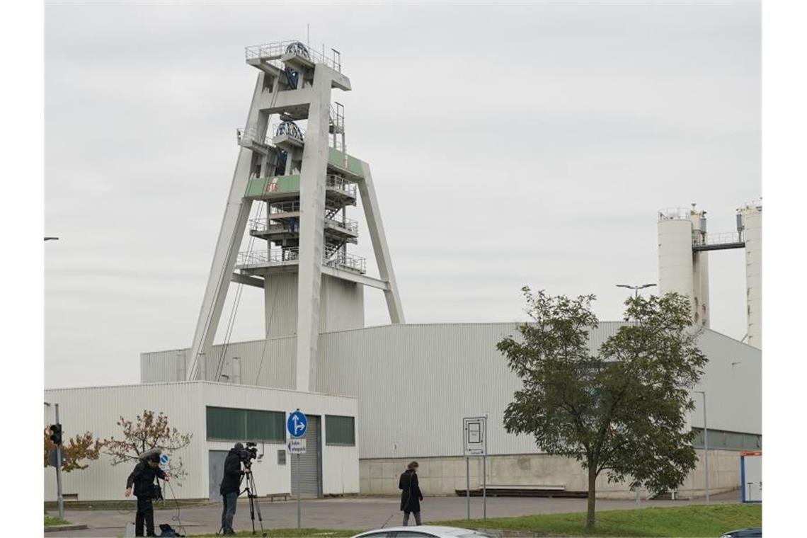 Bergleute nach Grubenunglück aus 700 Metern Tiefe befreit In der Grube Teutschenthal arbeiten nach Unternehmensangaben etwa 100 Menschen. Foto: Peter Endig/dpa-Zentralbild/dpa