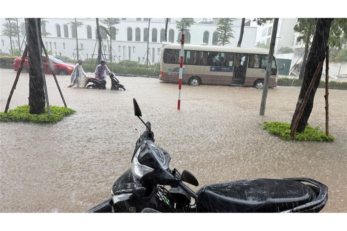 In der Hauptstadt Hanoi kam es zu massiven Behinderungen des Verkehrs.
