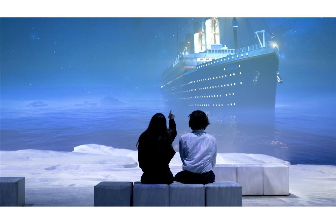 Ein virtueller Spaziergang auf der "Titanic" In der immersiven Ausstellung wird Kurs auf den Eisberg genommen.