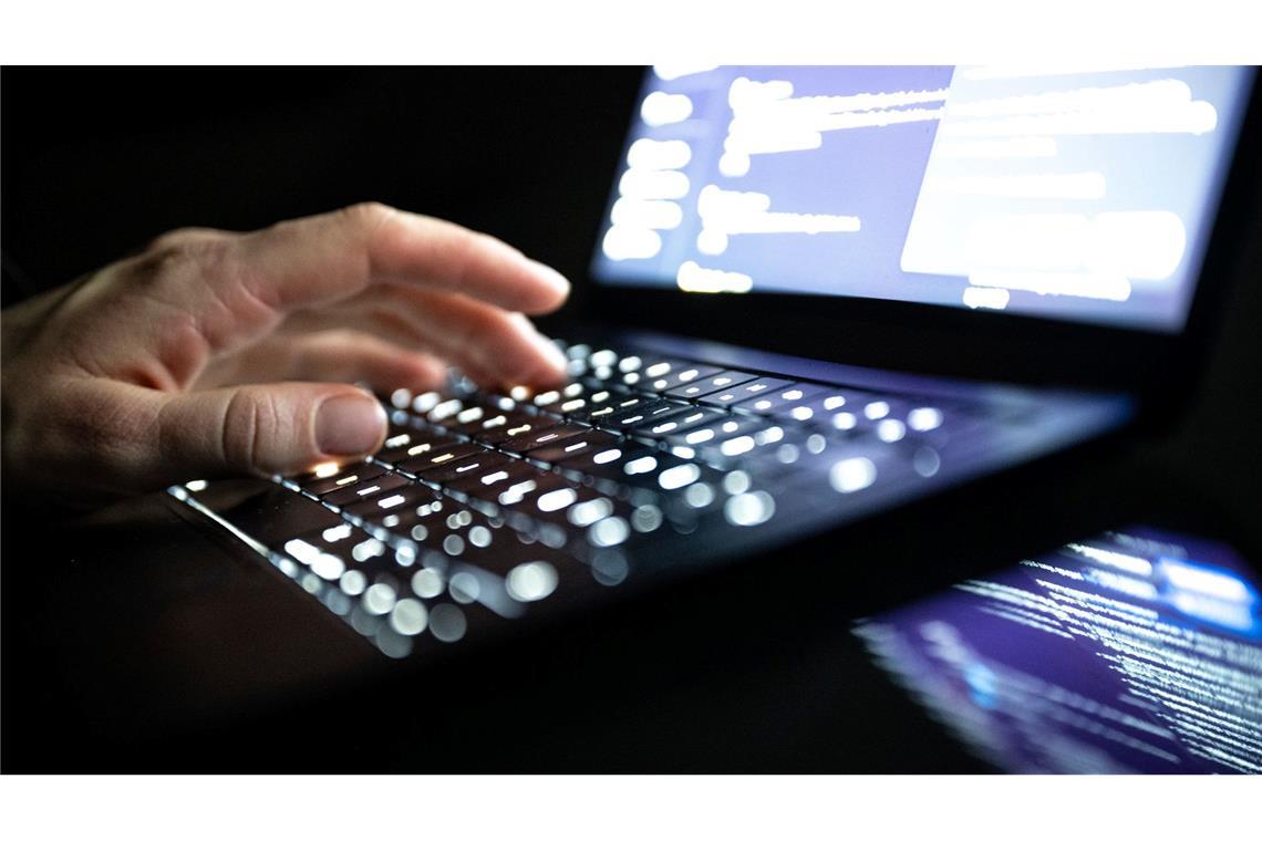 In der Industrie war der Studie zufolge 2025 etwa jede achte Firma von Cyberangriffen betroffen. (Symbolbild)