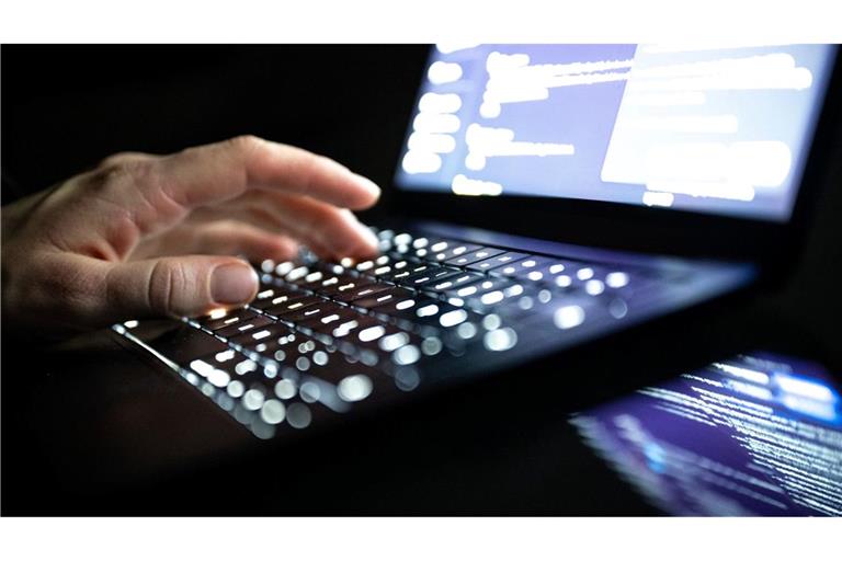 In der Industrie war der Studie zufolge 2025 etwa jede achte Firma von Cyberangriffen betroffen. (Symbolbild)