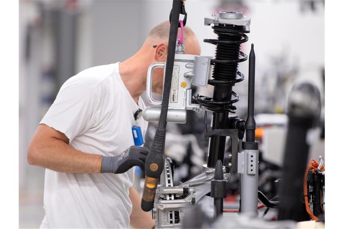 In der Industrie wurden im zweiten Quartel in Deutschland 26.000 weitere offene Stellen ausgeschrieben. Foto: Sebastian Kahnert/dpa-Zentralbild/dpa