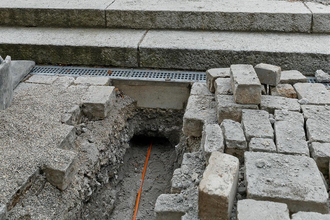 In der Innenstadt wie hier etwa im Stiftshof wurden die Glasfaserkabel in den vergangenen Wochen und Monaten verlegt, weitere Teile Backnangs sollen relativ zeitnah folgen. Foto: J. Fiedler