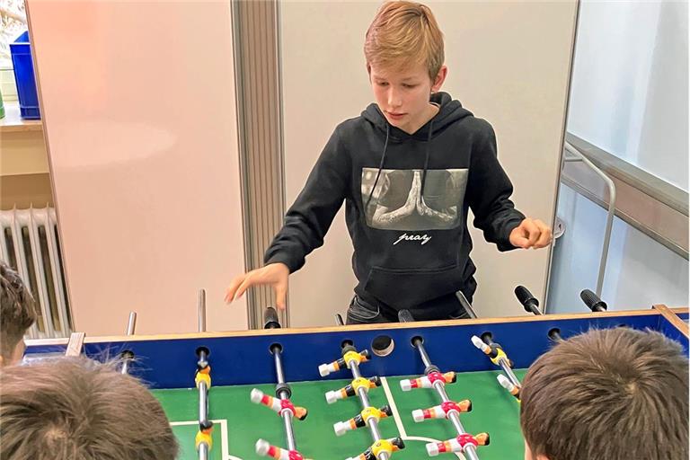 In der Jungs-AG der Mörikeschule fühlen sich Arian, Tiago und Luca (von links) pudelwohl. Am liebsten würden sie so bleiben, wie sie sind. Foto: Simone Schneider-Seebeck