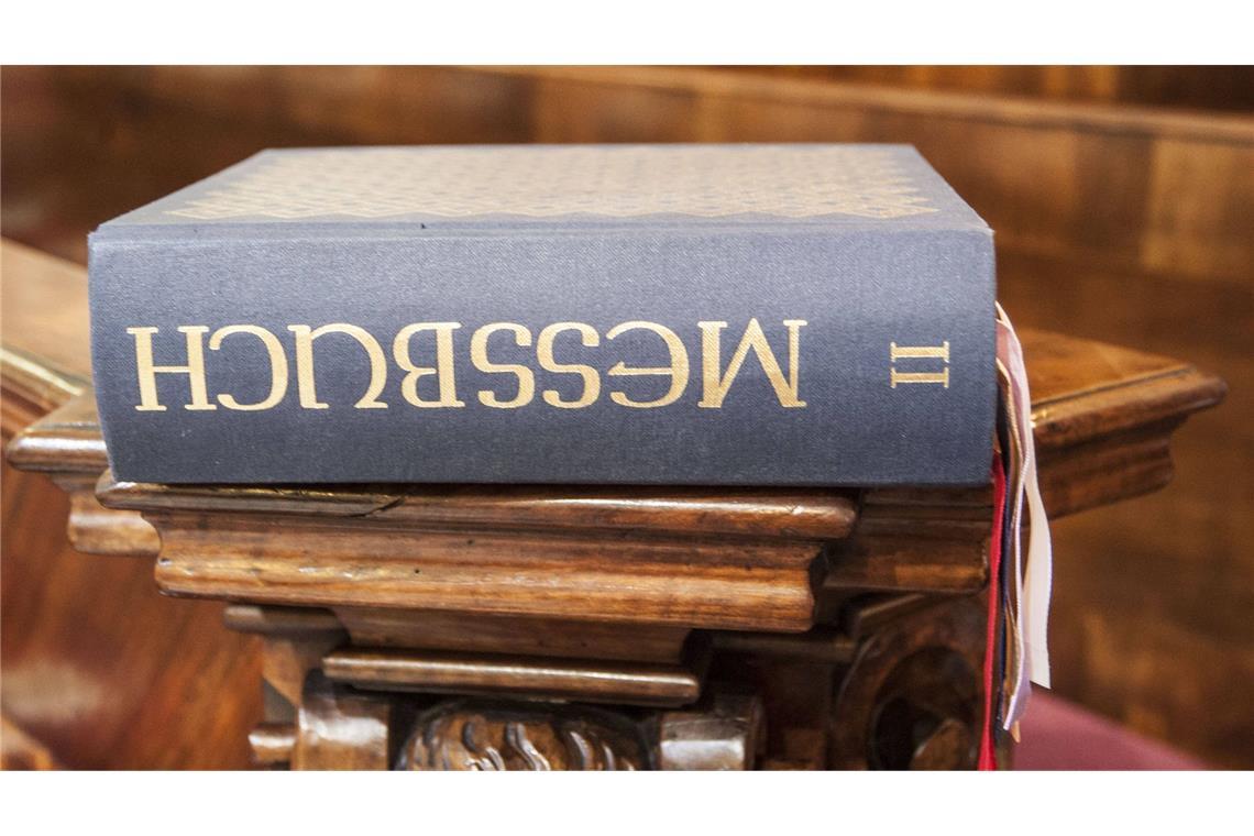 In der katholischen Kirche dürfen nur geweihte und zölibatere Priester die Eucharistie feiern.