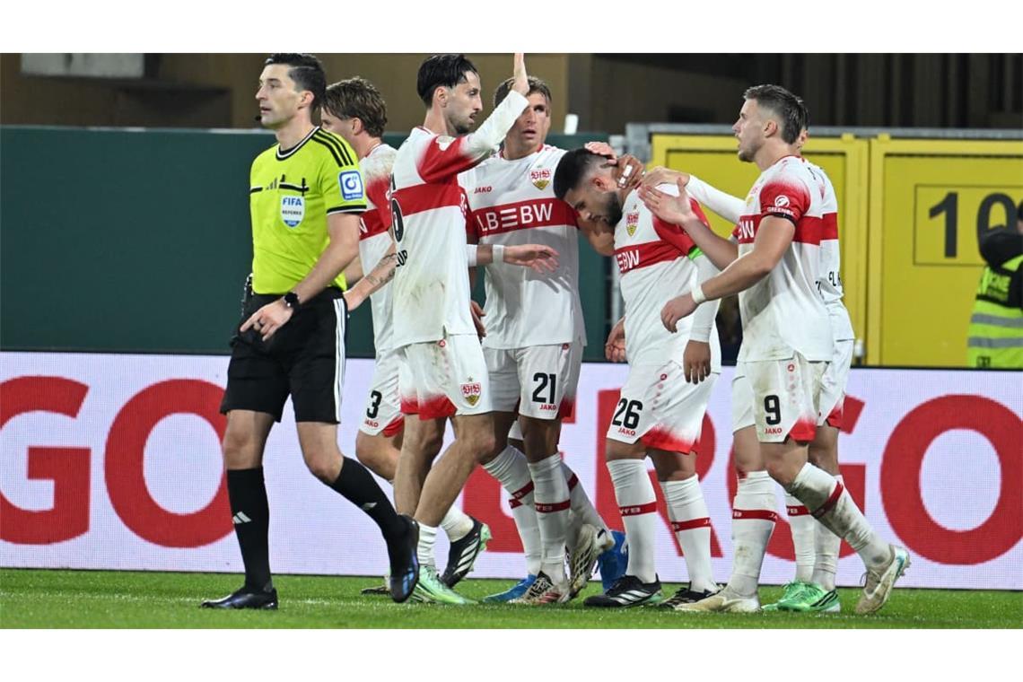 In der Nachspielzeit kommt die Erlösung: Deniz Undav trifft zum 1:0 für die Stuttgarter&nbsp;– der VfB steht im Achtelfinale des DFB-Pokals.