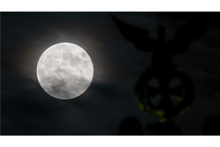 In der Nacht auf Dienstag ist der Supermond am Himmel zu sehen – sofern das Wetter mitspielt.