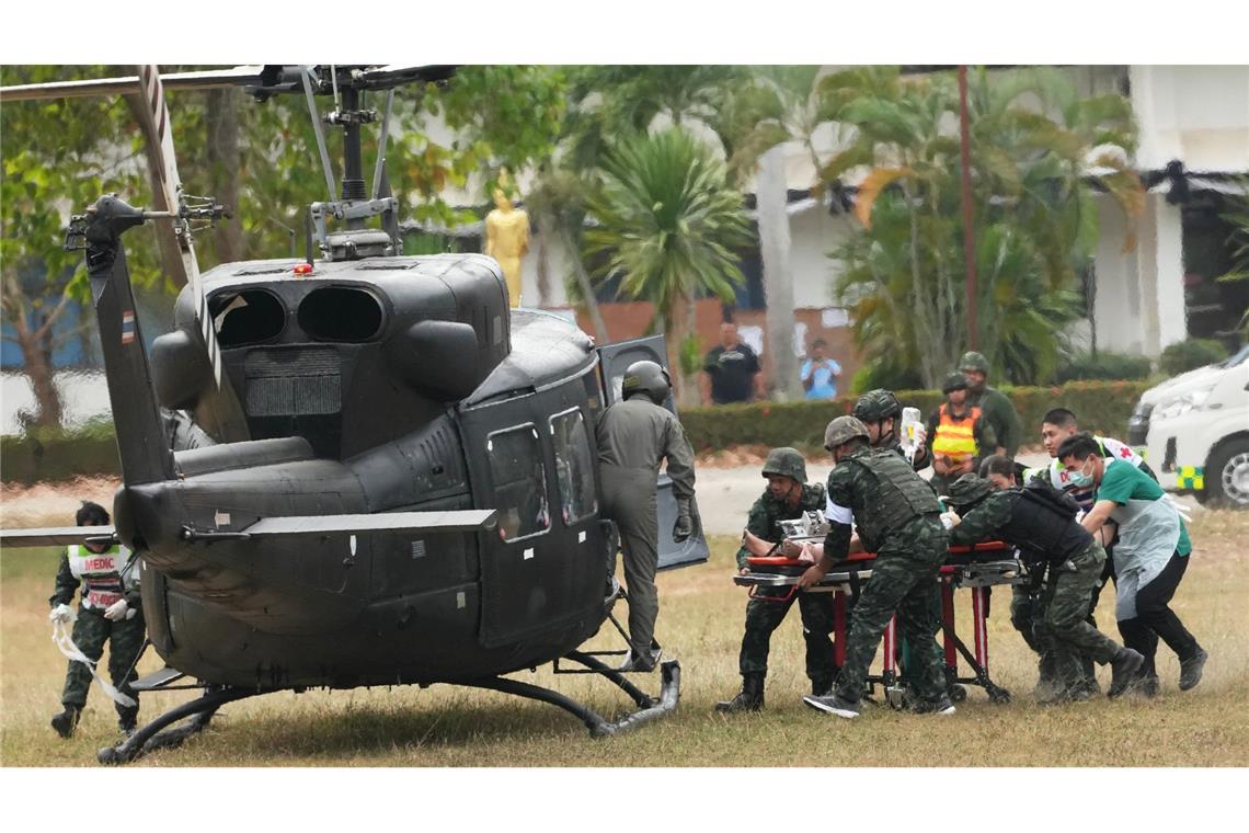 In der Nacht auf Sonntag meldeten beide Seiten Angriffe entlang der Front.