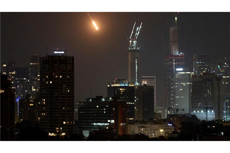 In der Nacht gibt es in Israel erneut Raketenalarm.