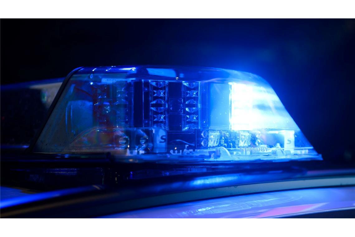 In der Nacht rückten viele Einsatzkräfte zu einer Diskothek in Bremervörde aus, weil dort wohl Reizgas versprüht wurde. (Symbolbild)