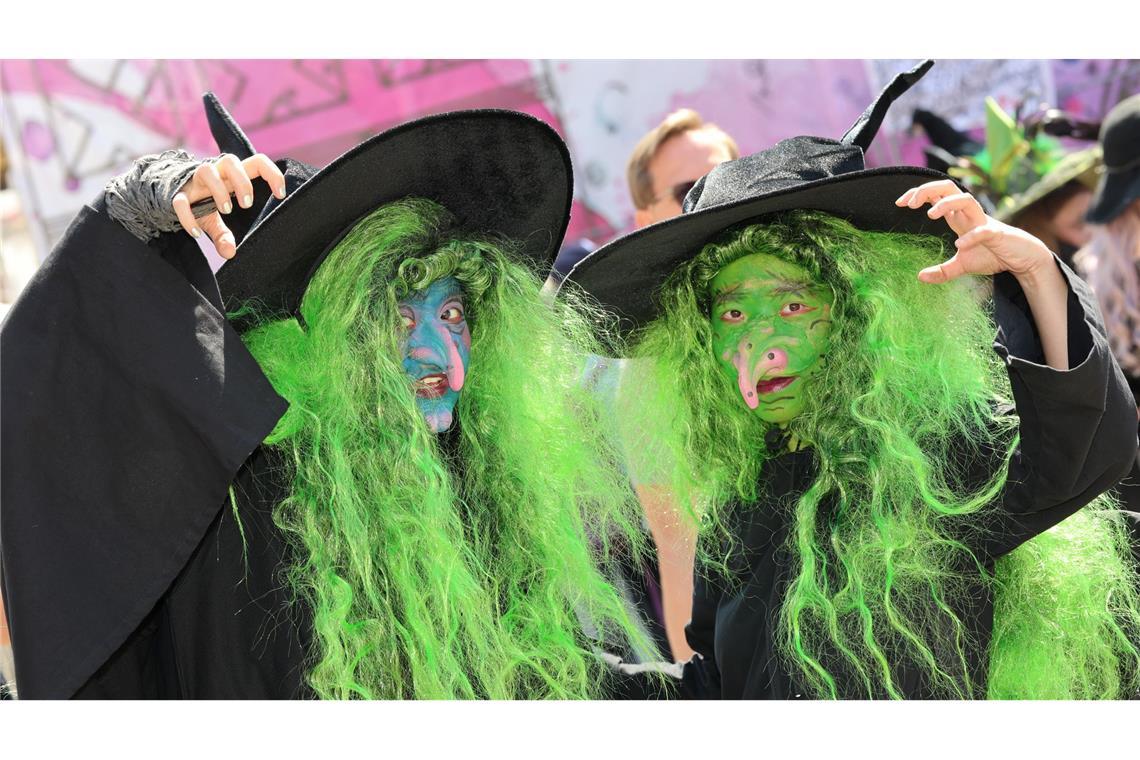 Tausende feiern im Harz die Walpurgisnacht In der Nacht zum 1. Mail werden viele Walpurgisfeste im gesamten Harz veranstaltet.