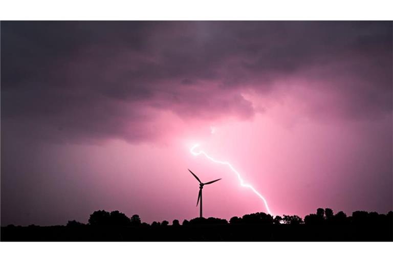 In der Nacht zum Montag gewitterte es in Baden-Württemberg teils heftig (Symbolbild).