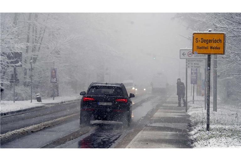 In der Nacht zum Samstag erwartet der DWD Schnee- und Regenschauer. (Archivbild)