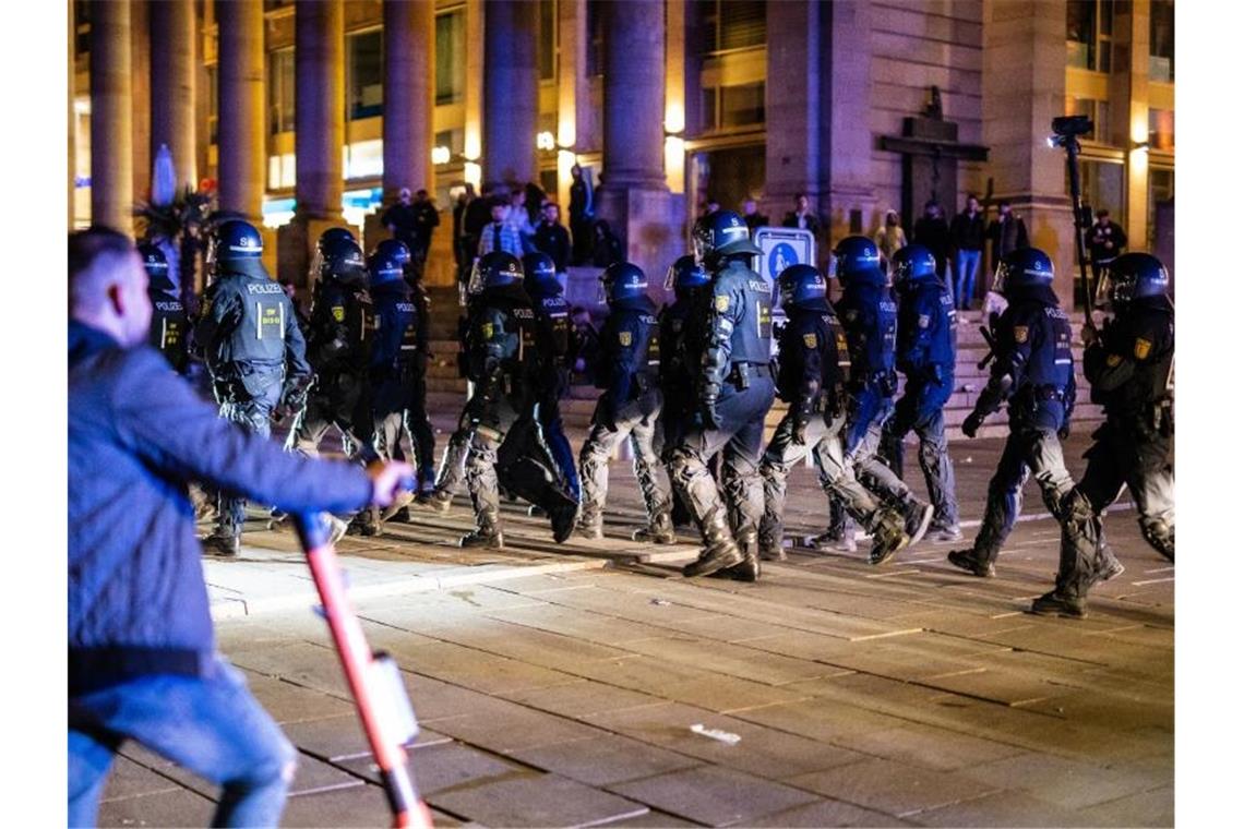 Weniger Corona, mehr Party: Randale in einigen Städten