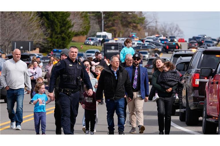 In der Nähe der US-Großstadt Detroit im Bundesstaat Michigan fuhr eine Person mit einem Fahrzeug in eine Synagoge.
