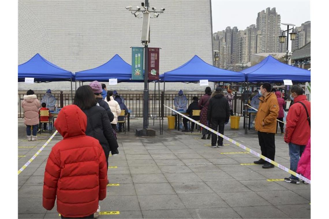 Vor Olympia: Pekings Nachbarstadt meldet Omikron-Fälle In der nordchinesischen Stadt Tianjin werden Massentests auf das Coronavirus durchgeführt. Foto: Uncredited/CHINATOPIX/dpa